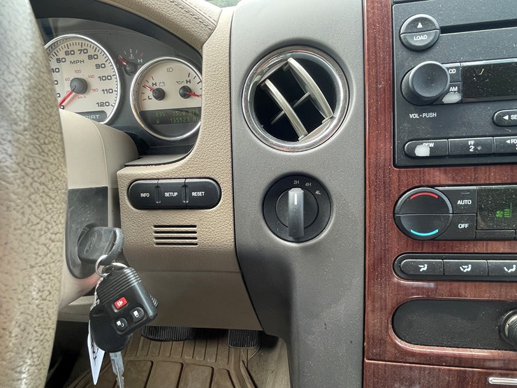 #1037-•-2005-ford-lariat-crew-cab-4x4-(has-wi-title)-image-55