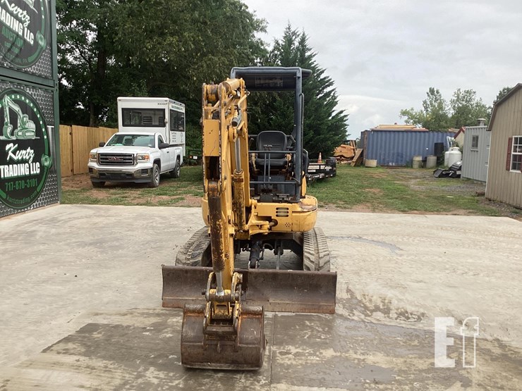 2004-deere-35c-image-7