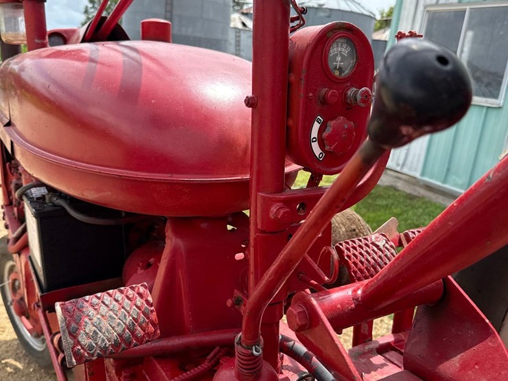 farmall-super-h-tractor-image-24
