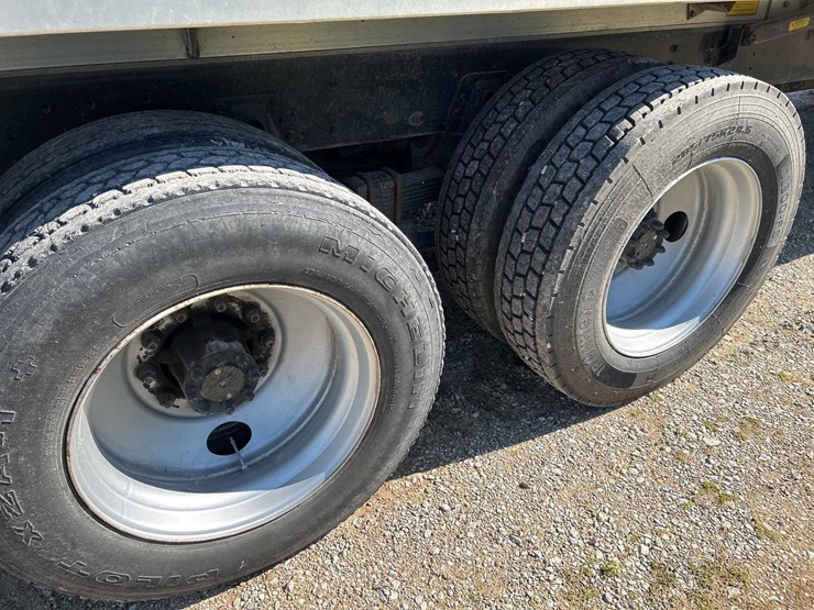 1997-ih-4900-tandem-grain-truck-image-14