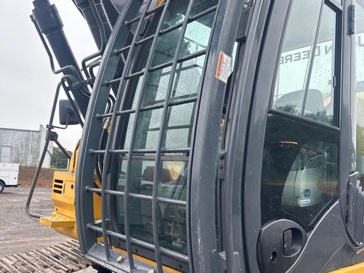 2021-deere-245g-lc-image-21
