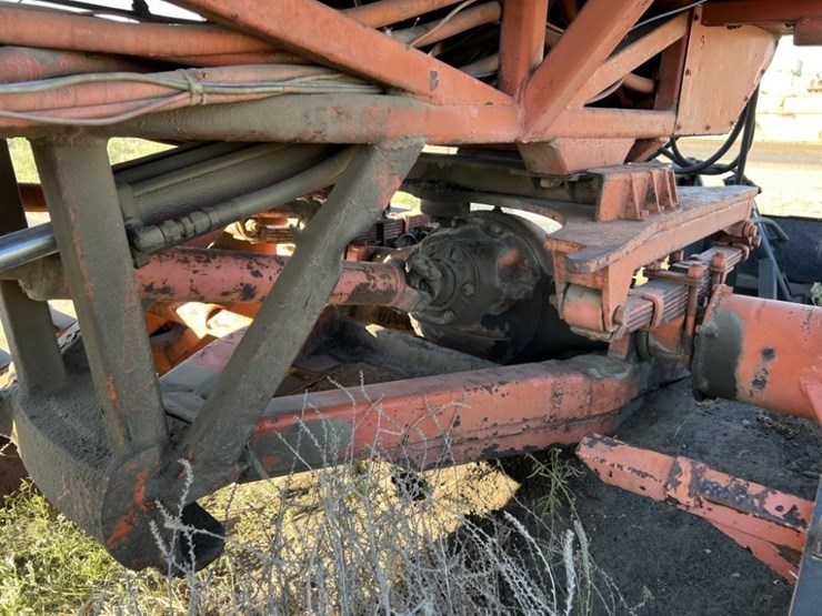 1977-tucker-2740bre-sno-cat-image-22