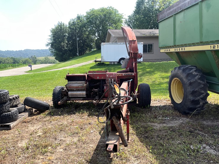 #1066-•-sperry-new-holland-892-chopper-(arcadia,-wi)-image-2
