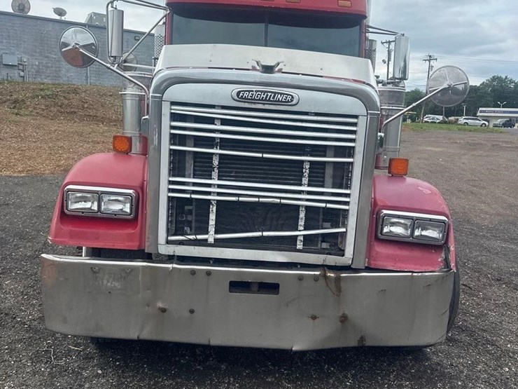 2000-freightliner-fld132-classic-xl-image-2