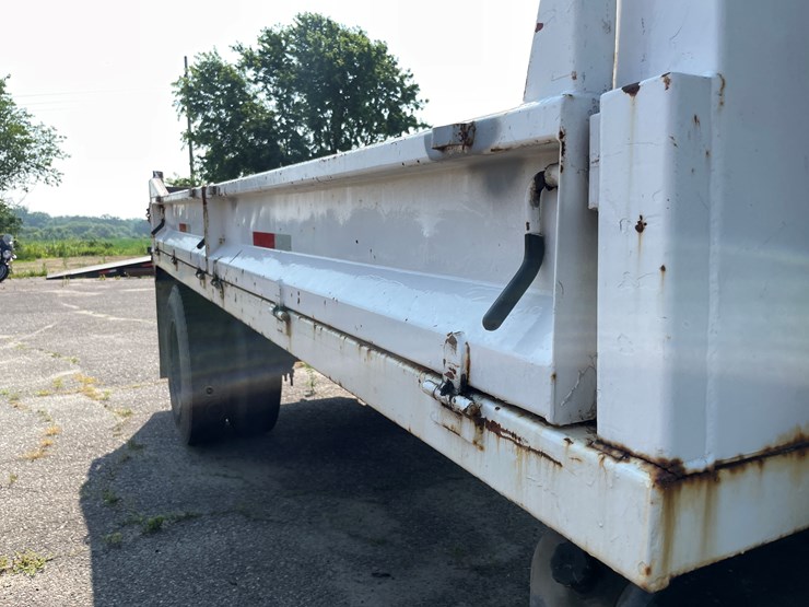 #1013-•-1992-freightliner-cummins-(has-mn-title)-image-26