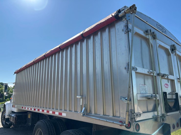 1997-ih-4900-tandem-grain-truck-image-11