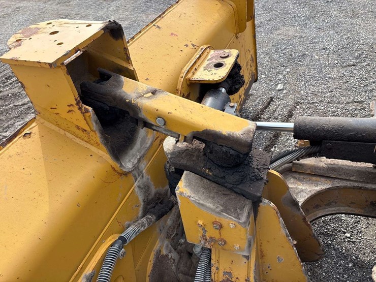 caterpillar-d5k2-lgp-image-21