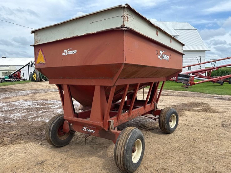 demco-325bu-gravity-wagon-image-3