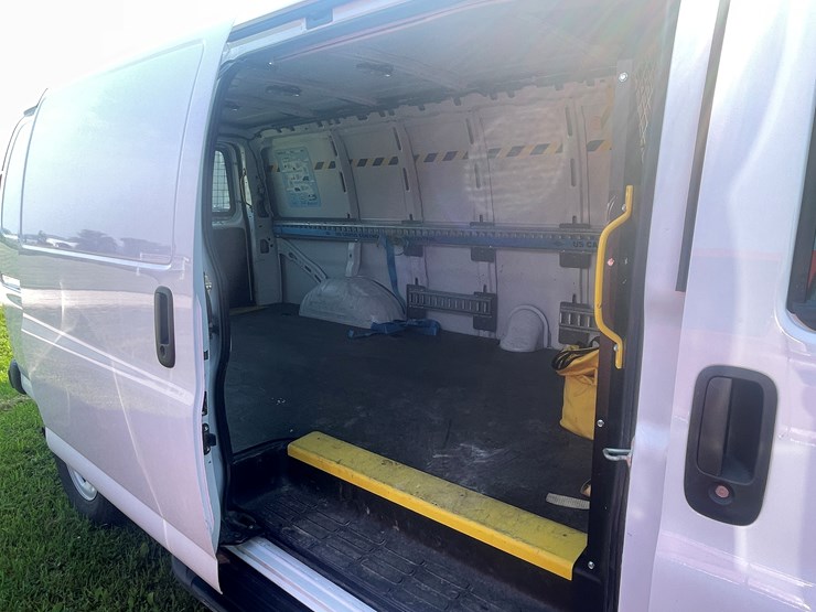 #1033-•-2023-chevy-express-van-(has-wi-salvage-title)-image-60