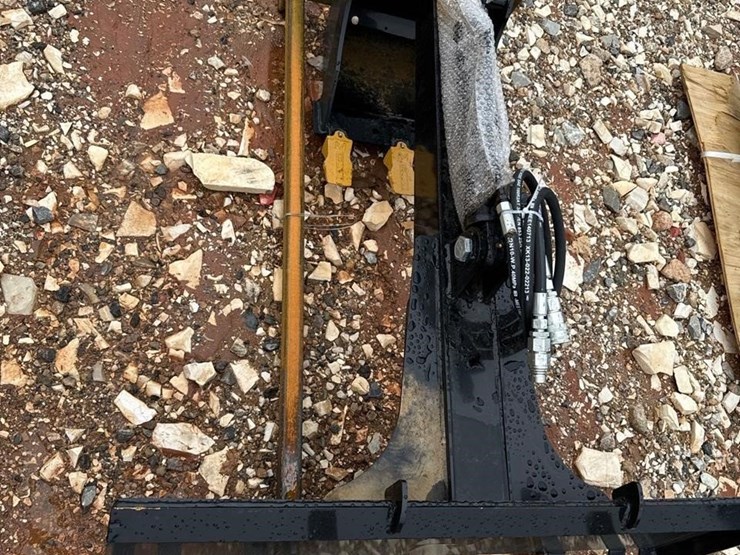 future-skid-steer-backhoe-attachment-image-1