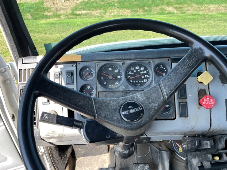 #1013-•-1992-freightliner-cummins-(has-mn-title)-image-85