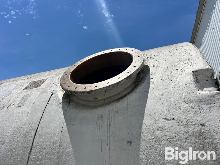8,000-gallon-(approx.)-fiberglass-liquid-feed-storage-tank-image-11