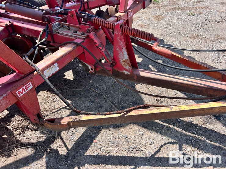 massey-ferguson-820-image-13