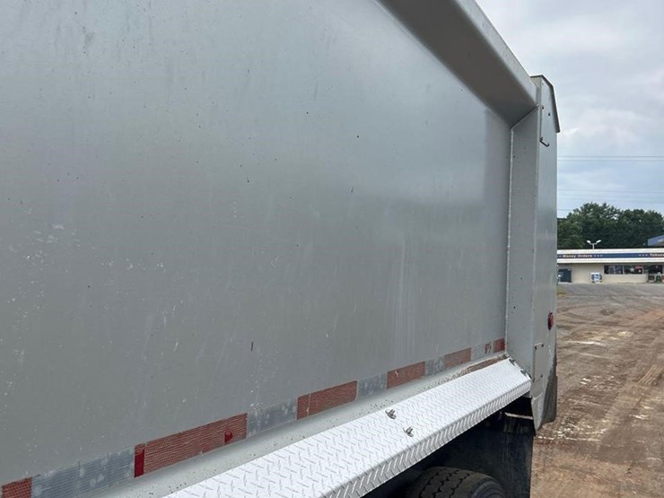 2021-mack-granite-64fr-image-38