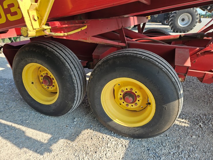 new-holland-1037-image-5