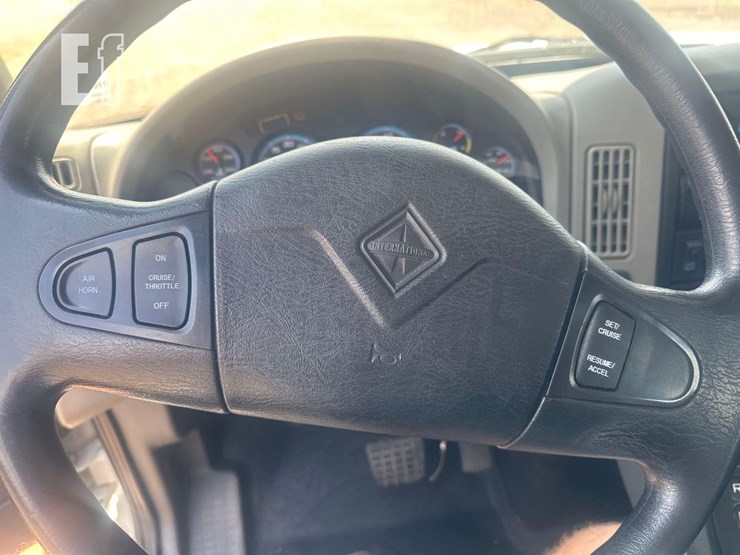 2015-international-durastar-4400-image-31