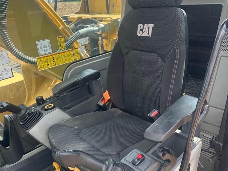 2021-caterpillar-323-image-28
