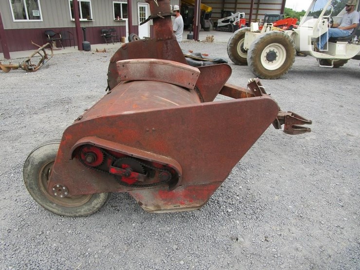 new-holland-33-image-2