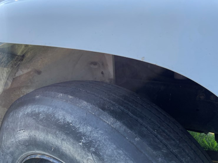 #1013-•-1992-freightliner-cummins-(has-mn-title)-image-22