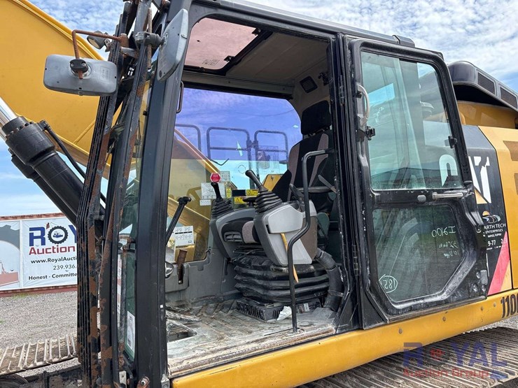 2017-caterpillar-326fl-image-7