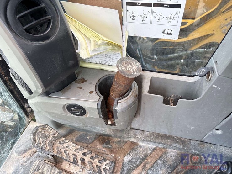 2017-caterpillar-326fl-image-11