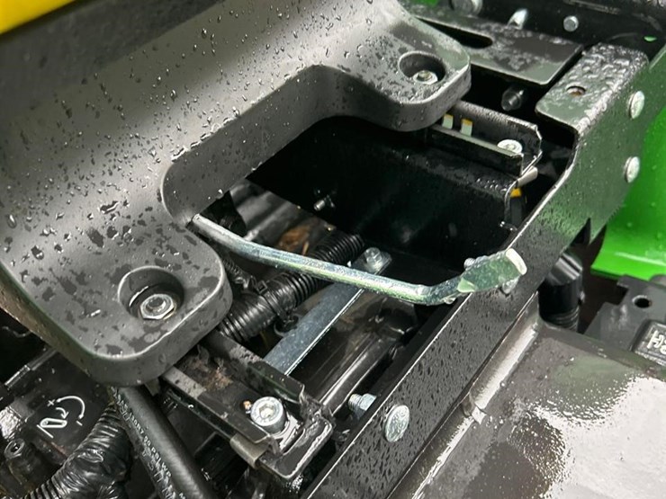 2022-john-deere-3032e-image-17