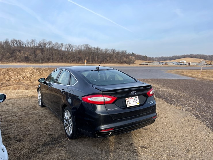 #1043-•-2014-ford-fusion-sedan-(wi-title-in-delay)-image-4