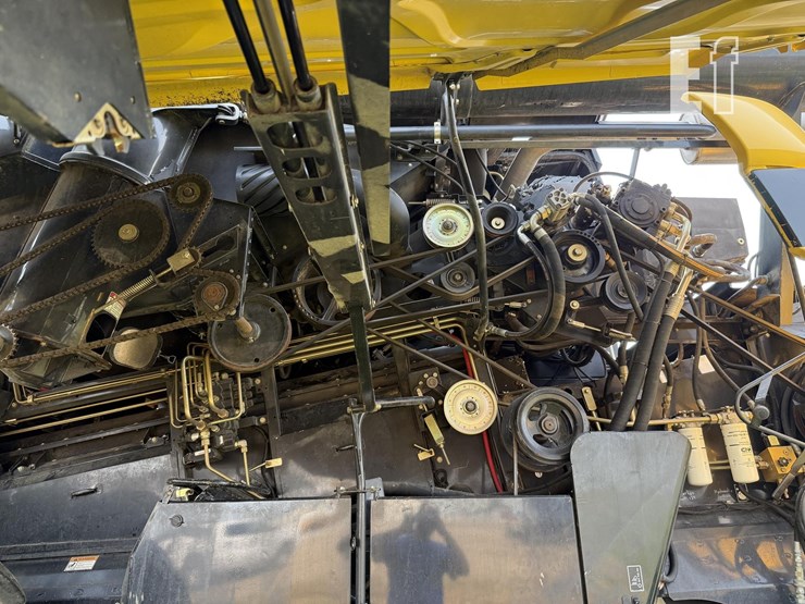 new-holland-cr960-image-22