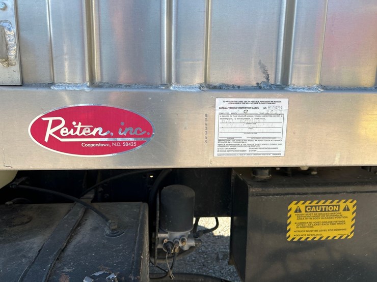 1997-ih-4900-tandem-grain-truck-image-7