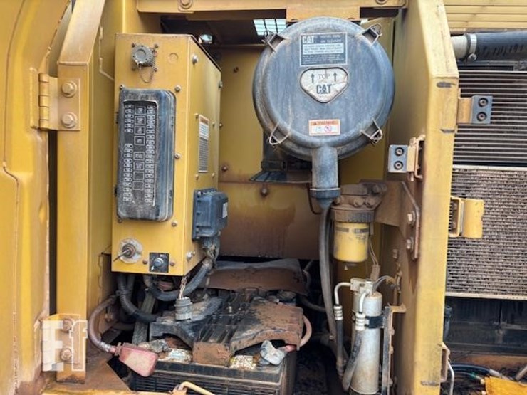 caterpillar-320cl-image-15
