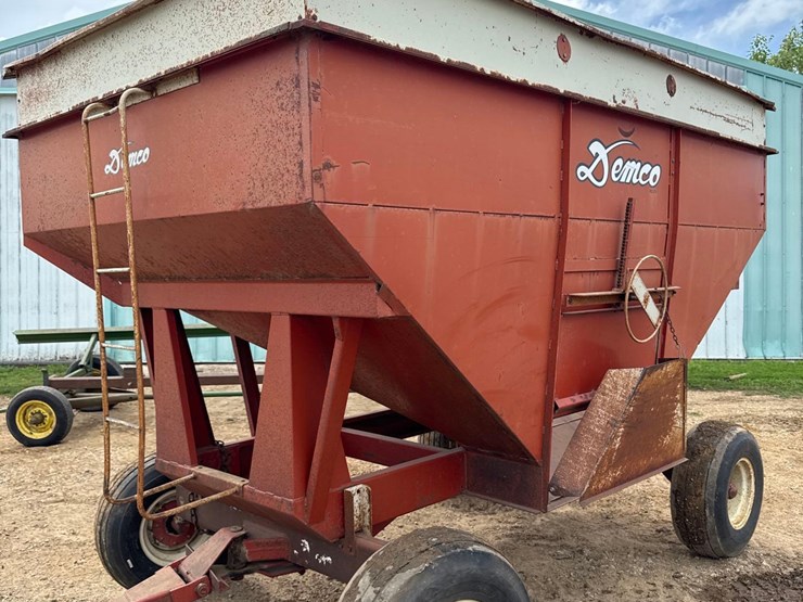 demco-325bu-gravity-wagon-image-5