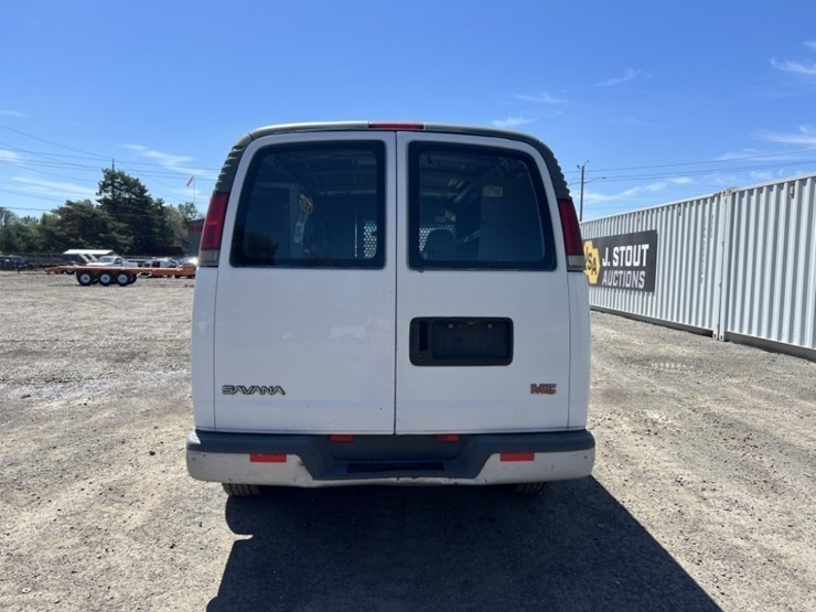 2001-gmc-3500-image-5
