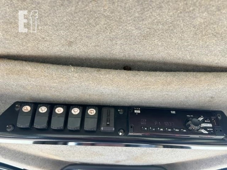 2017-caterpillar-d6n-lgp-image-11
