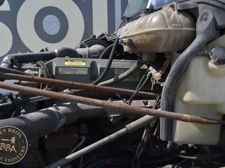 2003-freightliner-columbia-120-image-49