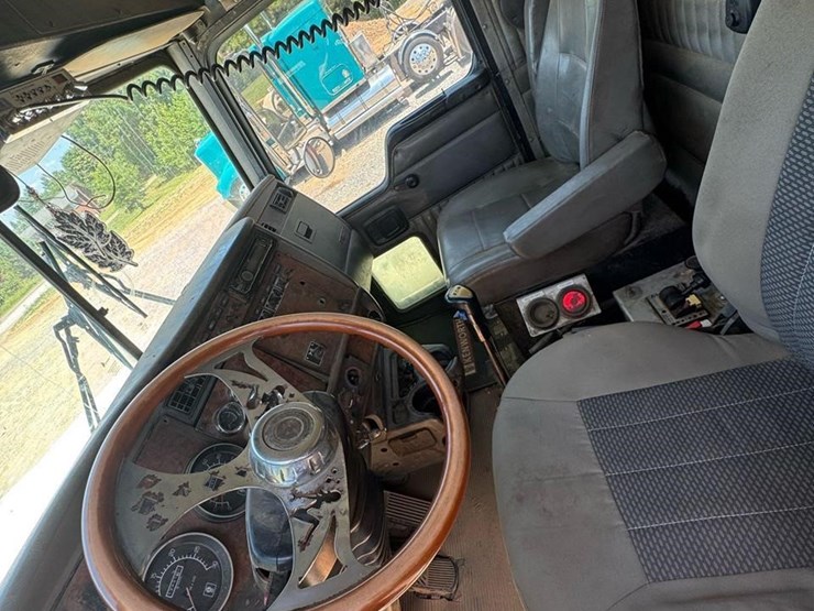 2004-kenworth-t800-image-11