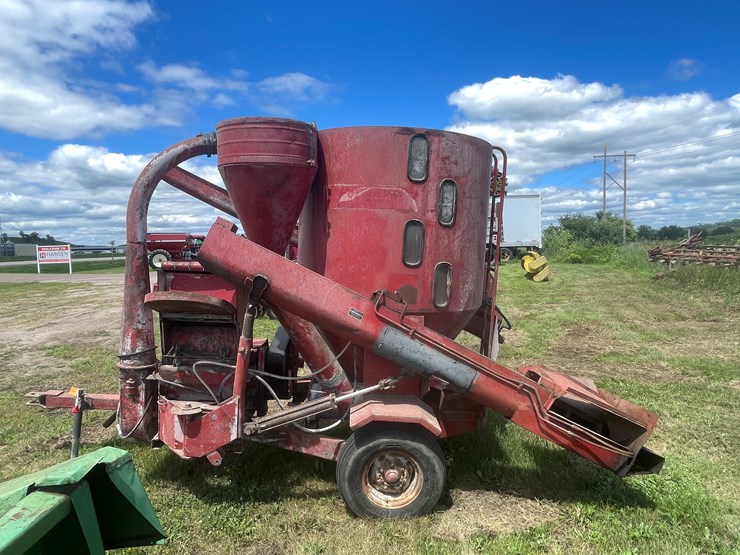 #1078-•-brady-650-feed-grinder-mixer-image-8