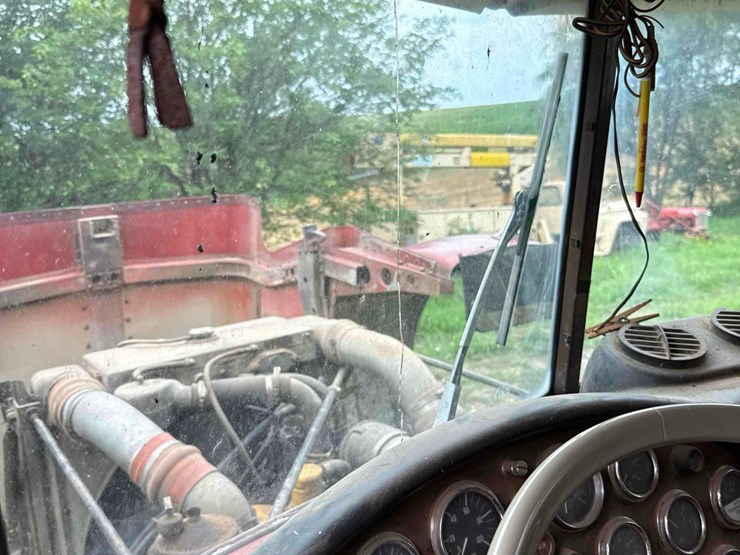 1987-peterbilt-359-image-45