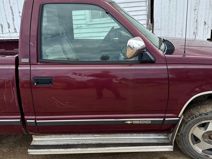 1993-chevy-1500-pickup-image-3