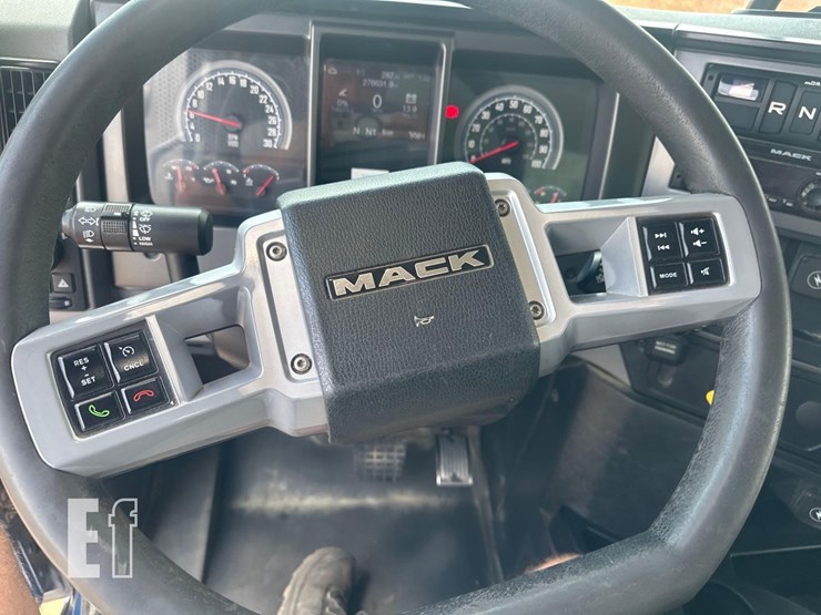 2021-mack-granite-64fr-image-30
