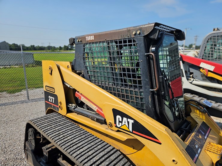 2004-caterpillar-277-image-14