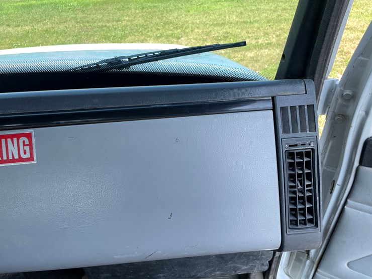 #1013-•-1992-freightliner-cummins-(has-mn-title)-image-61