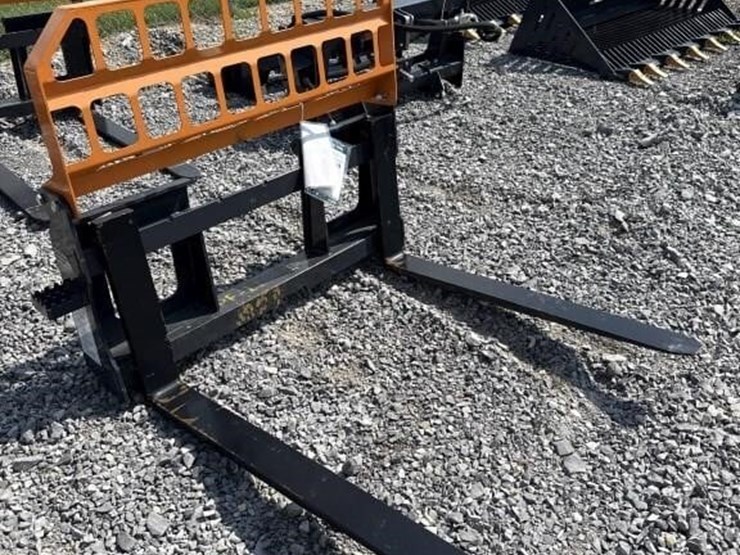 land-honor-pallet-forks-image-1