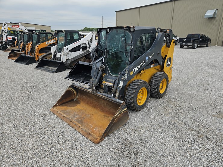 2022-deere-318g-image-21