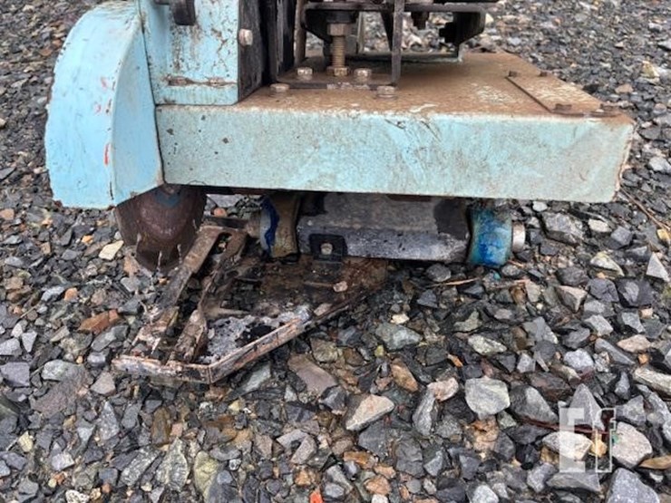 target-floor-concrete/tile-saw-image-3