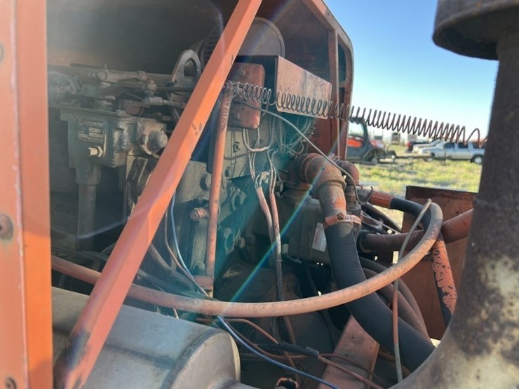 1977-tucker-2740bre-sno-cat-image-19