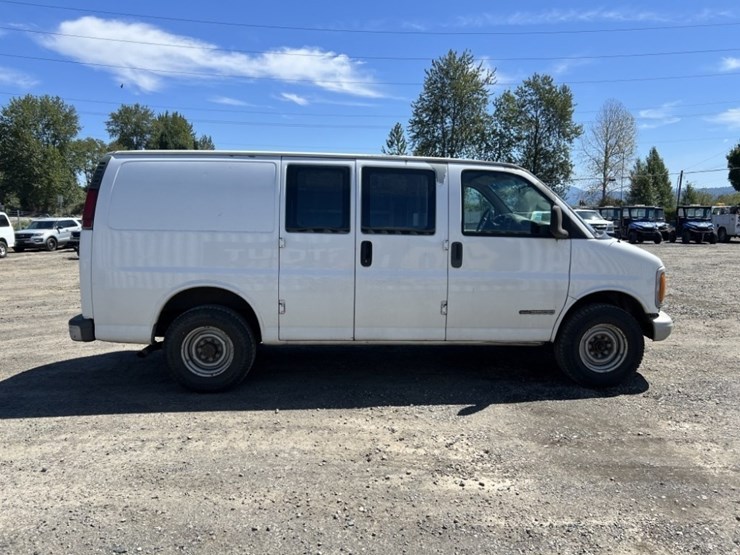 2001-gmc-3500-image-3