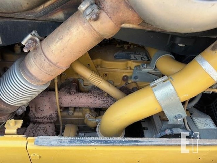 2017-caterpillar-d6n-lgp-image-15