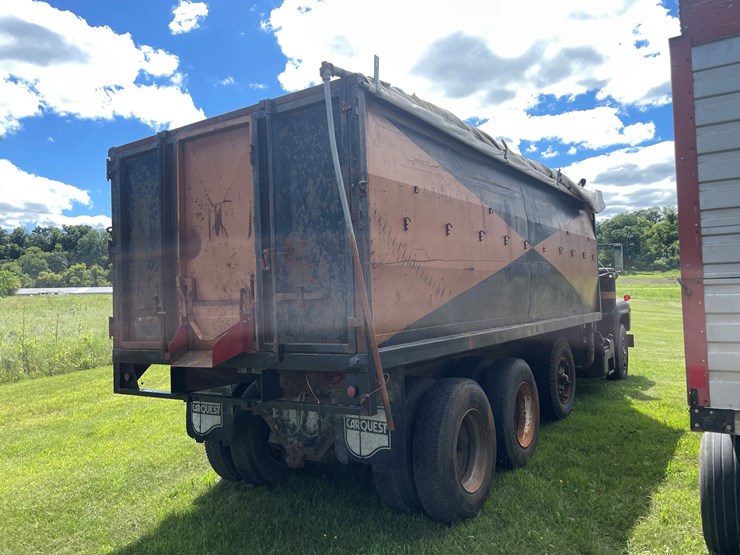 #1016-•-1974-mack-truck-(has-wi-title)-image-6