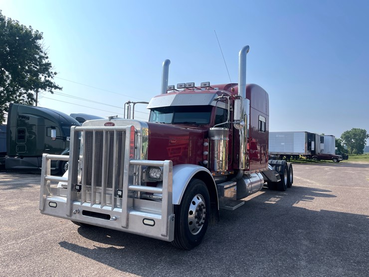 2007-peterbilt-379-image-1