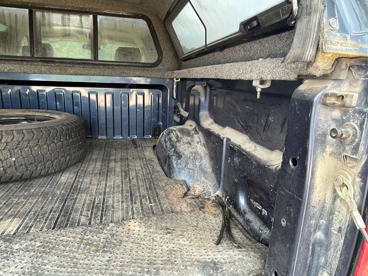 #1037-•-2005-ford-lariat-crew-cab-4x4-(has-wi-title)-image-30